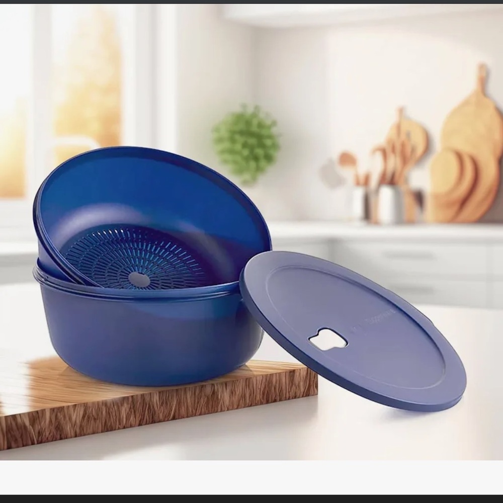 Tupperware Blue Crystalwave Container with Colander - Picture 2 of 3